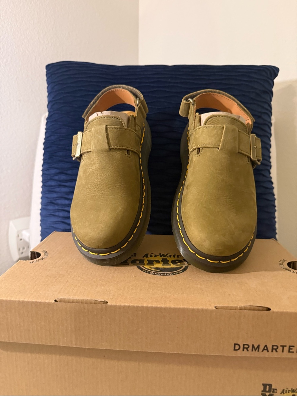 Dr. Martens Jorge II Muted Olive Nubuck Mules Women’s 8 Men’s 7 NIB - Picture 4 of 10